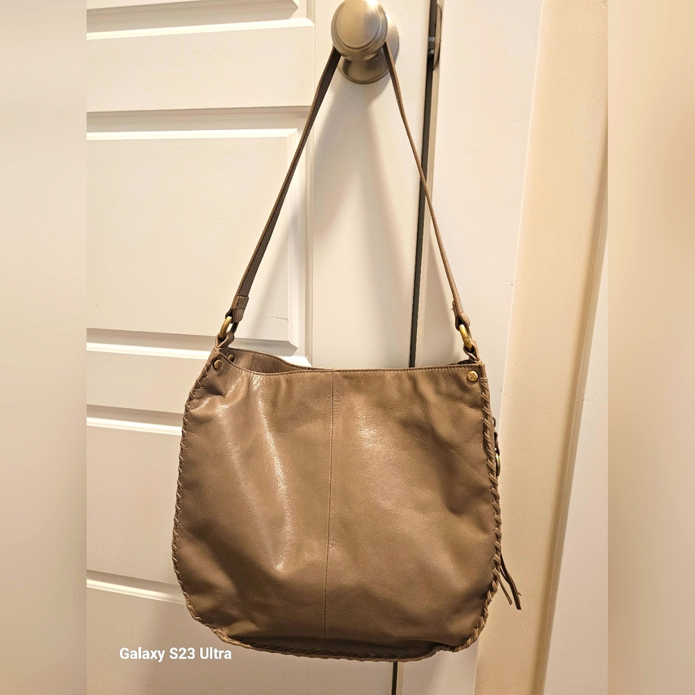 Women’s Shoulder Bag in Taupe Leather